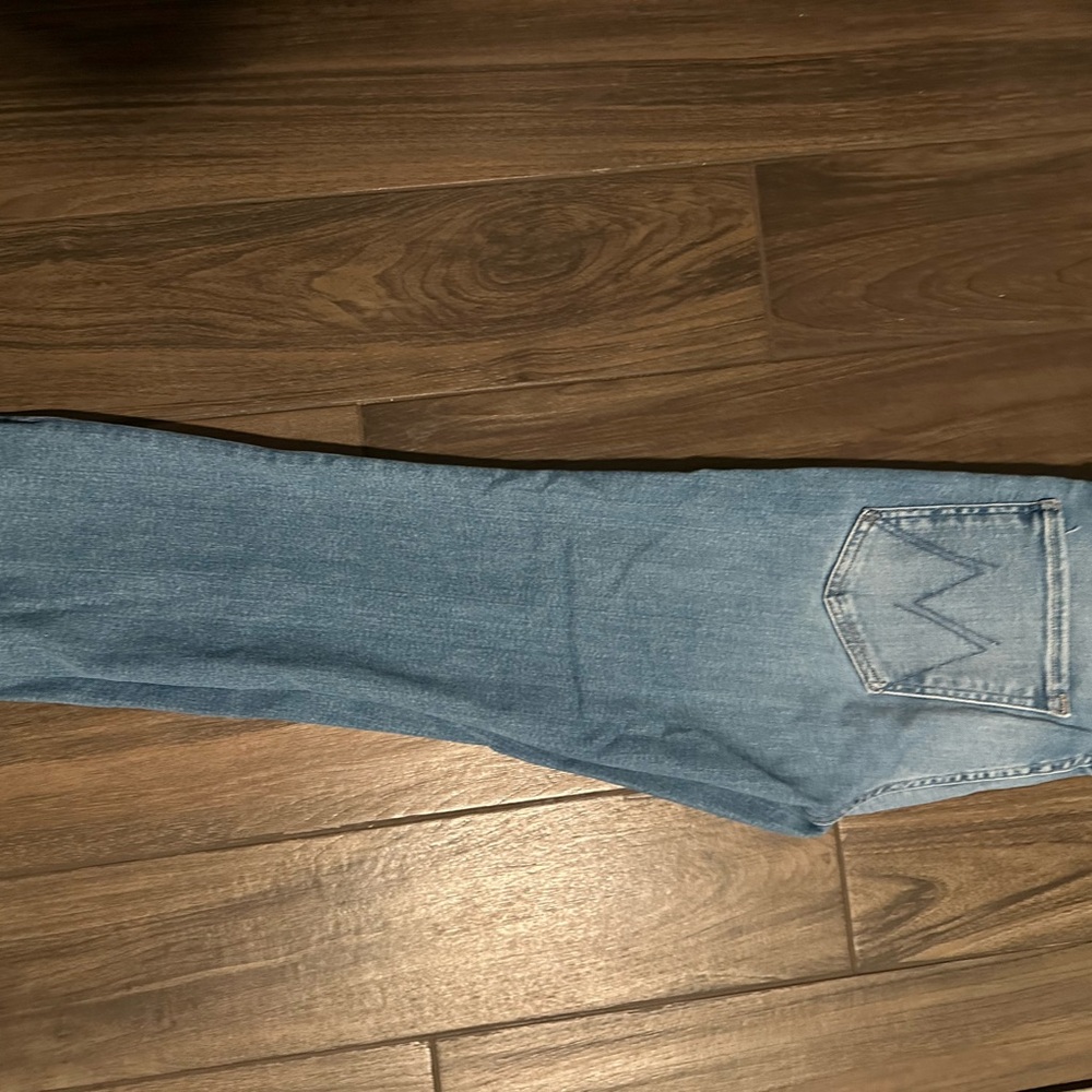 MOTHER The Insider Crop with Frayed Hem. Light Blue Straight Leg Jeans - Picture 7 of 7